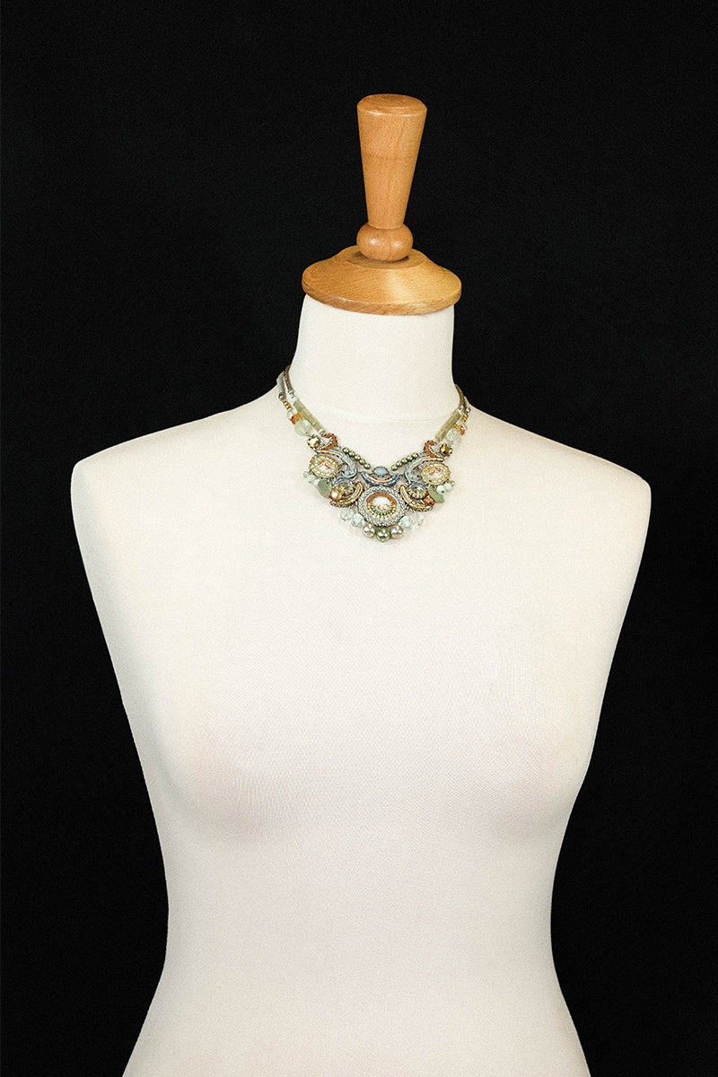 Rhine Amaryllis Necklace-2342